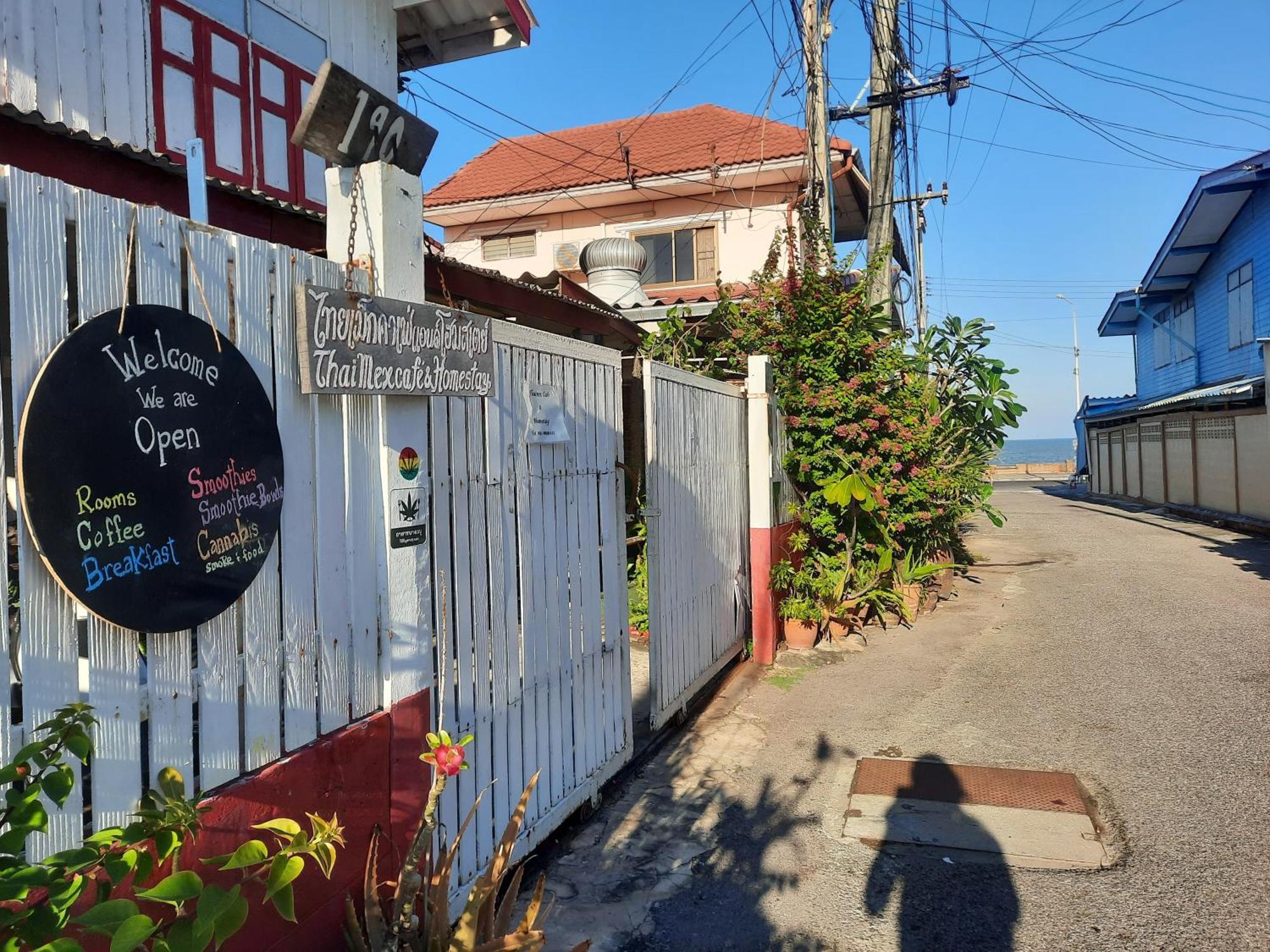 Thaimex Cafe & Homestay Backpackers- Adults Only Prachuap Khiri Khan Extérieur photo